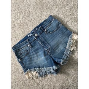 Jeans shorts with lace